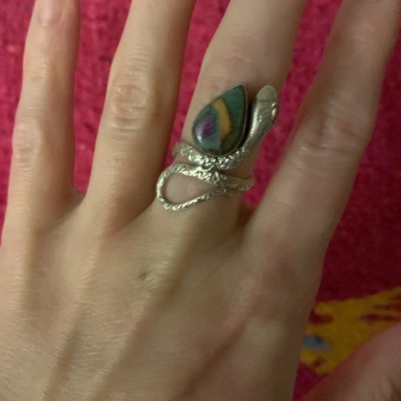 925s Angel Aura Quartz Arrowhead Earrings & Snake Ring - Picture 8 of 17